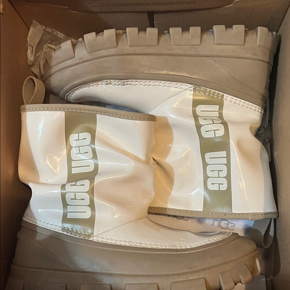 UGG classic brellah mini Cream and Tan Waterproof Boots